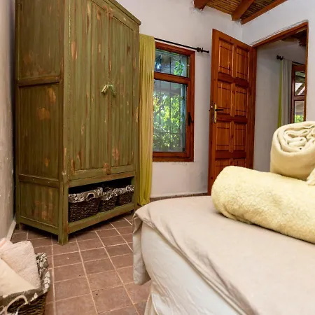 Cozy And Secluded House With Private Pool And Garden In